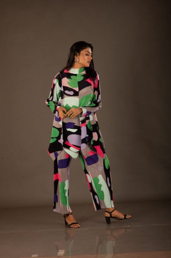 Korean Pleated abstract print ,imported fabric co-ordinate, twKorean Pleated abstract print ,imported fabric co-ordinate, two-piece seto-piece set